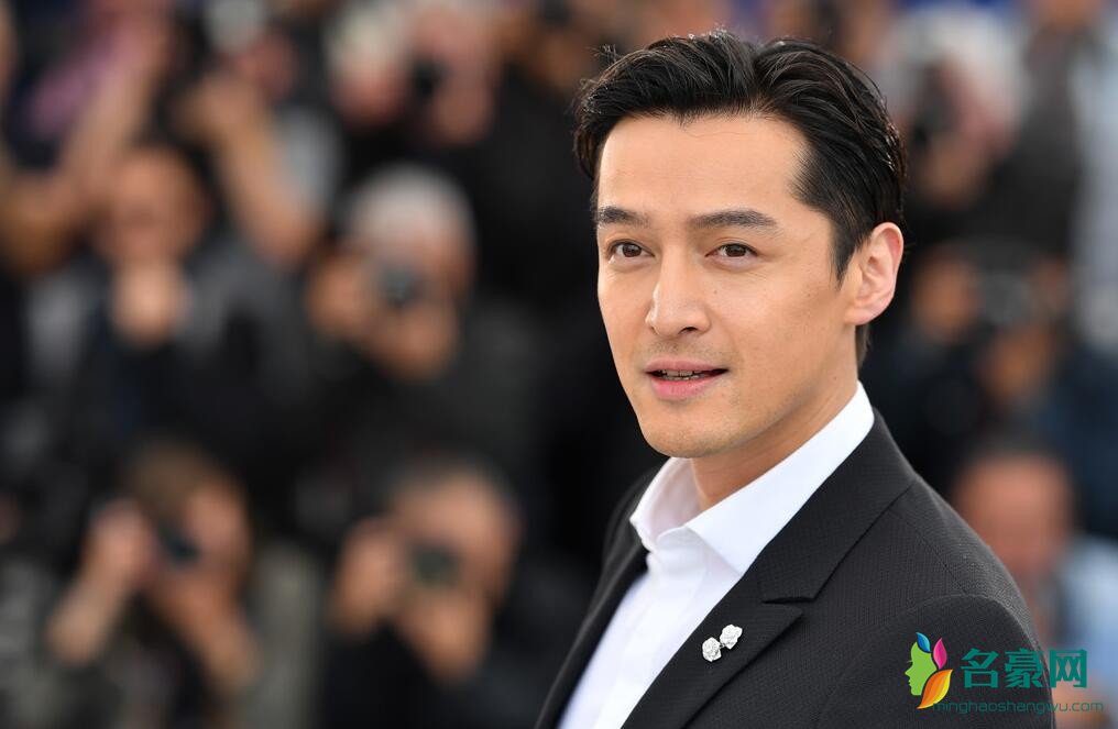 胡歌帅气亮相戛纳 瞬间成为国外媒体的焦点