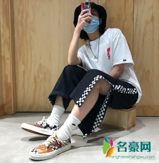 vans era腰果花拼接棋盘格上脚搭配图赏析 vans era腰果花拼接实物图