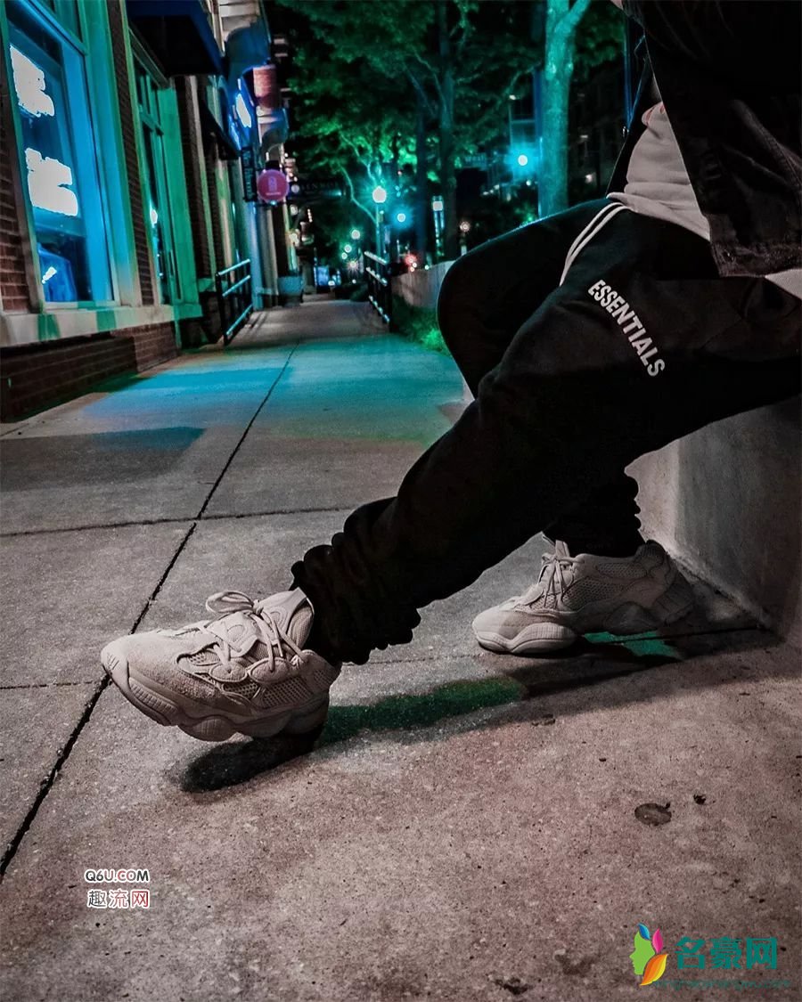 yeezy500怎么搭配 yeezy500官方搭配街拍图