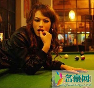 因脱光走秀而走红网络晨诗怡大尺度写真+资料 晨诗怡与撮影师销魂图