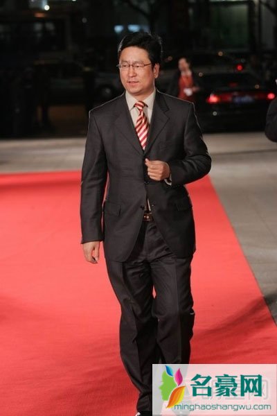 白岩松被开除党籍了吗 白岩松为何被开除党籍+真正原因