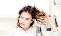 染发对身体有危害吗 夏季头发如何护理