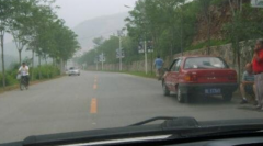 专家揭开了北京怪坡谜团 车辆无人驾驶自行爬坡