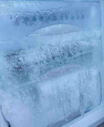 冰箱冷藏室结冰的原因 应如何来处理