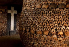 法国巴黎的地下墓室埋葬700万人的骷髅墓