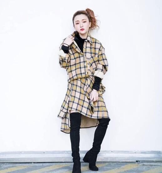 谭杏蓝身高158cm穿出170的效果 可见穿搭与摄影角度的重要性