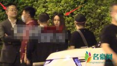 姚笛与老公宴请朋友 对待朋友很客气丝毫没有架子