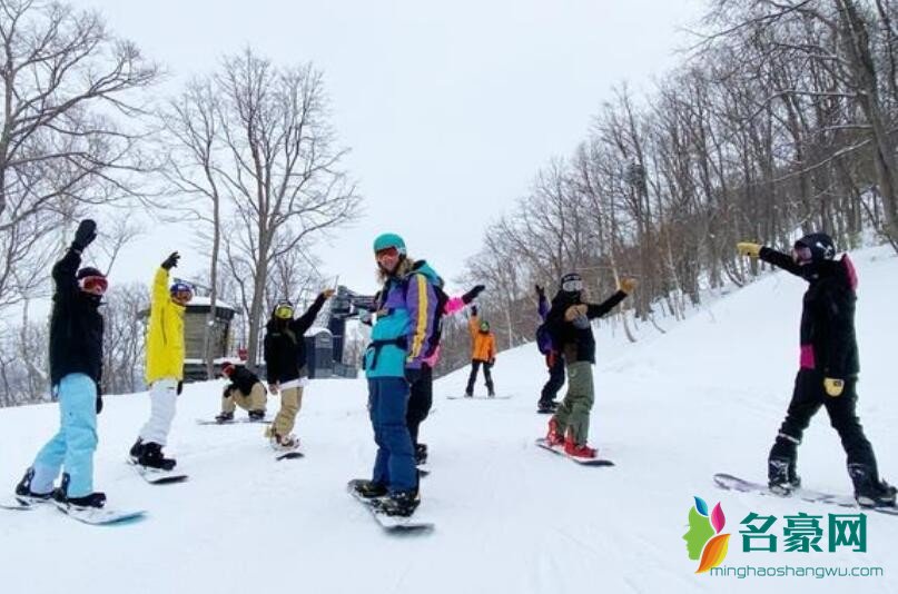 王思聪带前女友赴日滑雪