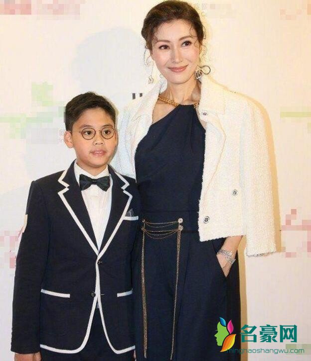 李嘉欣儿子正脸曝光