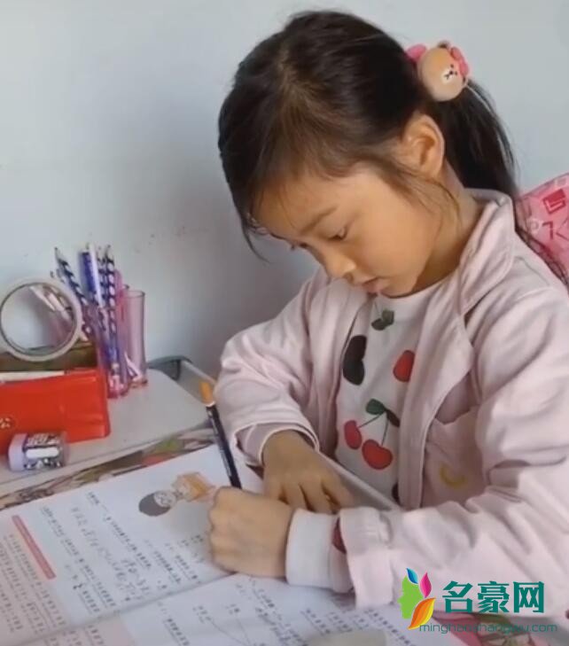 李小璐晒温馨日常