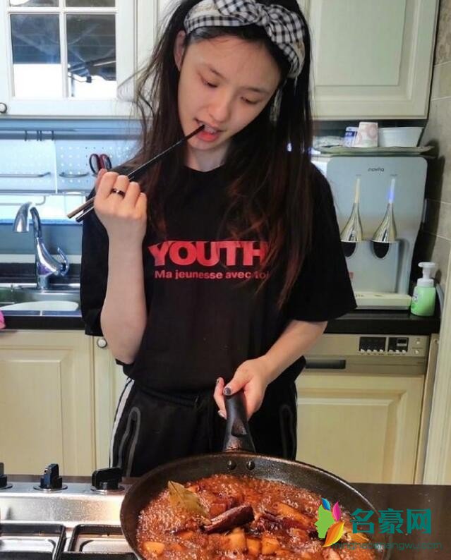 林允下厨做红烧肉