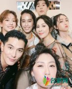 刘嘉玲贾静雯同框 贾静雯脸蛋红润大眼俏丽十分漂亮