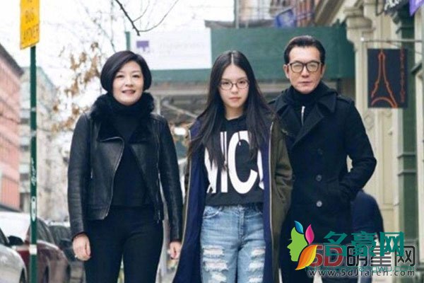 为什么李咏女儿姓法 要是美国国籍跟我们无关