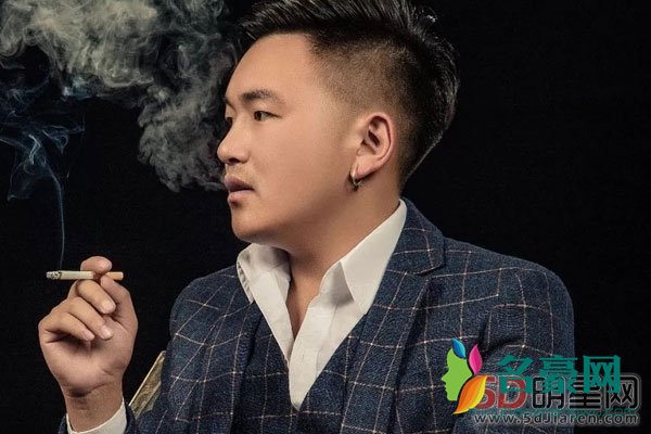 阿果吉曲背后的故事 这首歌是歌手的真实内心很伤感