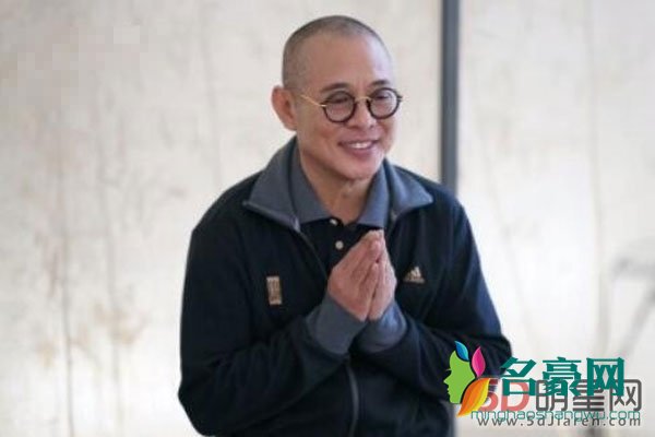 李连杰近照苍老似70岁 李连杰被利智榨干了?老牛耕地太累了