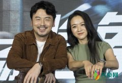 汤唯穿绿裙长发飘飘 举手投足颇为知性超吸睛