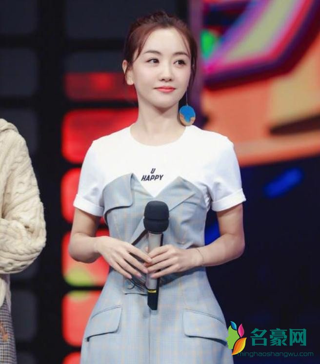 杨蓉加盟明星大侦探 霸气回应:不用求要去了