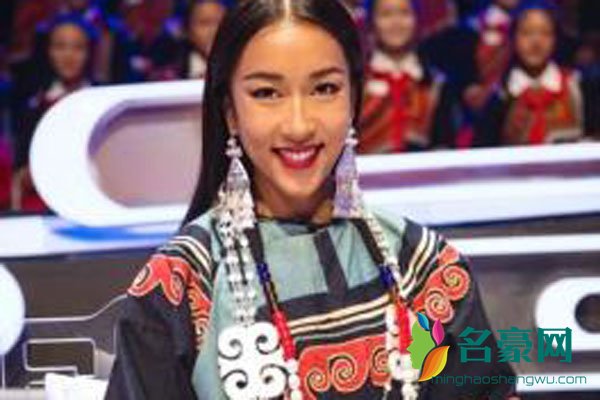 吉克隽逸为什么那么黑 好喜欢这个肤色,性感的麦肤色