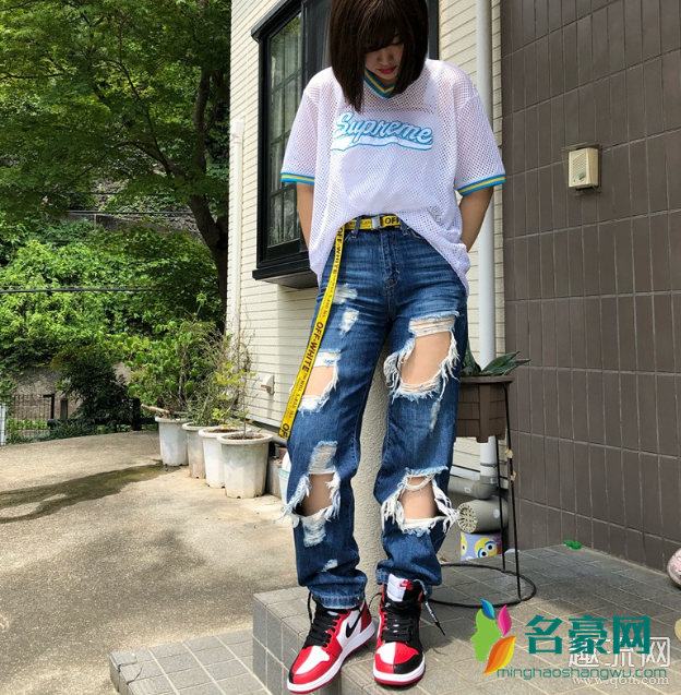 aj1女生搭配衣服图片 aj1七孔是女鞋吗