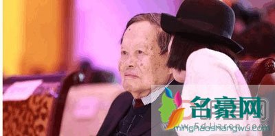 杨振宁和翁帆相差几岁 相差54岁真爱？爱他老人家的钱吧