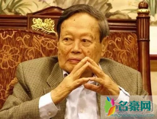 杨振宁和翁帆最新消息 老年斑都长满老脸了还说是为爱情