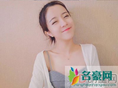 莉哥瀑布门什么意思 莉三万只怪美颜滤镜过于强大