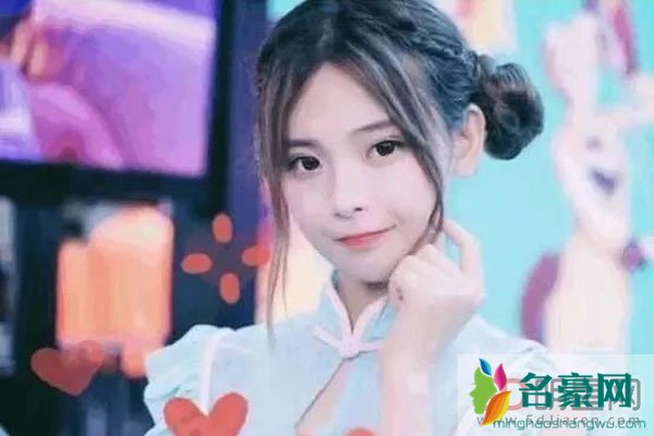 杨超越妈妈是干什么的 这样的人其实是生活的巨婴?