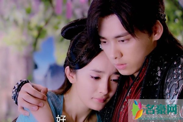 杨幂李易峰现在关系如何 杨幂心机婊抛夫弃女不顾家自私疯流成性?