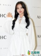 杨超越现身韩国 生图曝光皮肤状态十分好