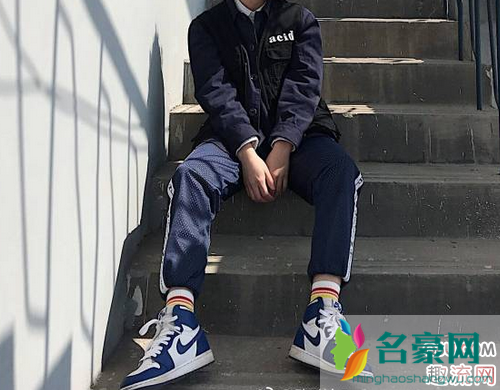 aj1小闪电搭配什么裤子