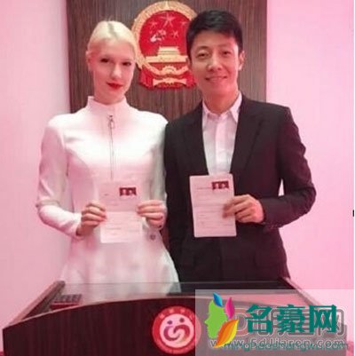 撒贝宁老婆李白的屁股 头发是白的不是传统西方的金发女郎