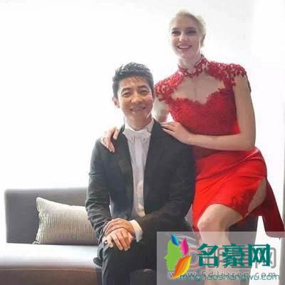 撒贝宁老婆李白的屁股 头发是白的不是传统西方的金发女郎