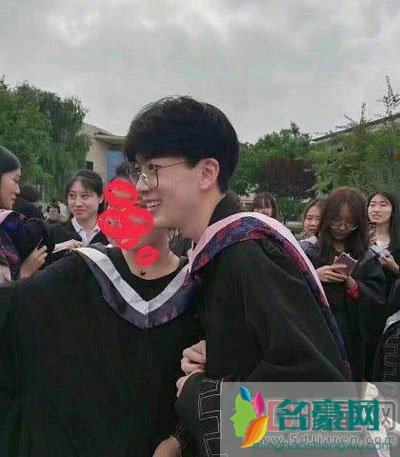 费启鸣哪个大学的 天天就会卖萌一大男孩天天干这事儿