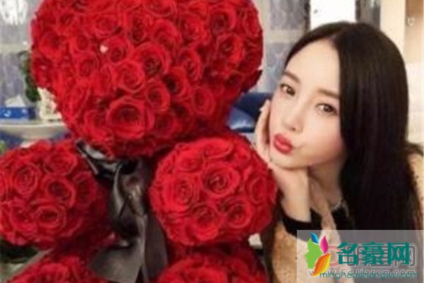 李小璐承认二胎预产期 并不觉得貌合神离的家庭就一定对孩子好