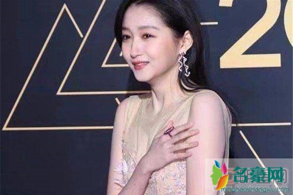 关晓彤的胸长什么样子的 演员不是红尘女不能靠胸吃饭