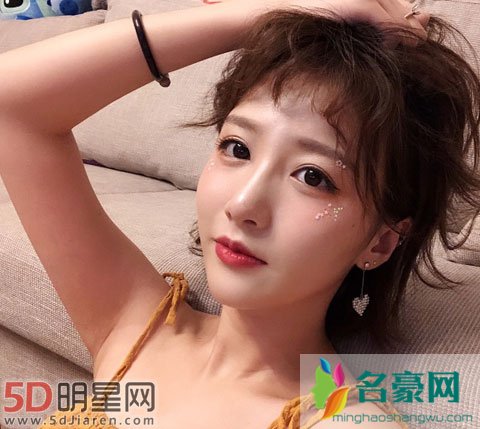 越女被富二代疯狂输出真的假的 越女泳池事件什么意思