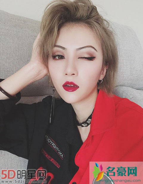 越女被富二代疯狂输出真的假的 越女泳池事件什么意思