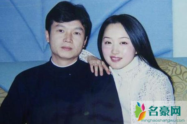 杨钰莹有再婚吗 并不是她没把自巳嫁出去,哪个有点自尊的男人不要脸面