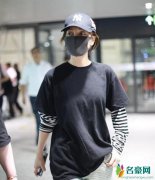 吴昕素颜现身搭机 大步流星向前走去帅气随性