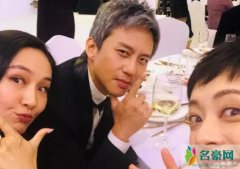 邓超夫妇参加婚礼 孙俪托腮浅笑气质太甜太温柔了