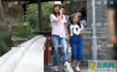 赵薇携女儿进庙疑求转运 母女俩手牵手画面十分养眼