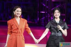 杨丞琳陈妍希玩亲亲 两人牵手拥抱尽显闺蜜情深