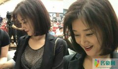 路人抓拍53岁宋祖英 笑容甜美状态依旧不输当年