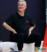 赵本山打球狂飙三分 动作敏捷一点不输在场的年轻人