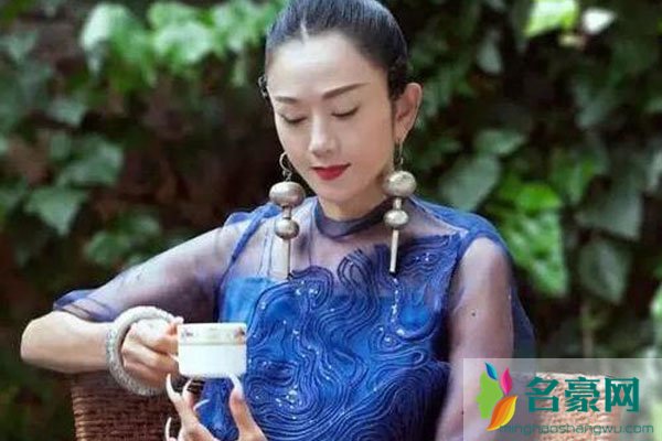 杨丽萍吃饭都要人喂 活在自己世界里但是你不是仙是活在红尘里的人