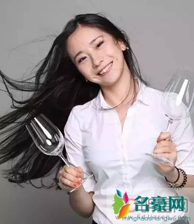 纽约留学女王胜寒大尺度半裸照 醉鹅娘与喃猫分家不合作了吗