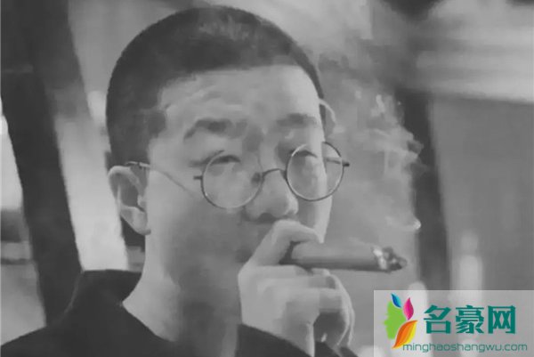 黑尾酱怎么认识李诞的 人家是上学的时候就在一起了不是30岁才找到的