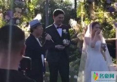 黄渤出席婚礼被砸头 高智商回应化解了尴尬