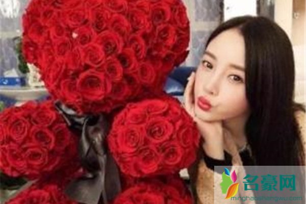 李小璐生二胎后大出血 她出轨是铁证如山了女儿甜馨的确可怜