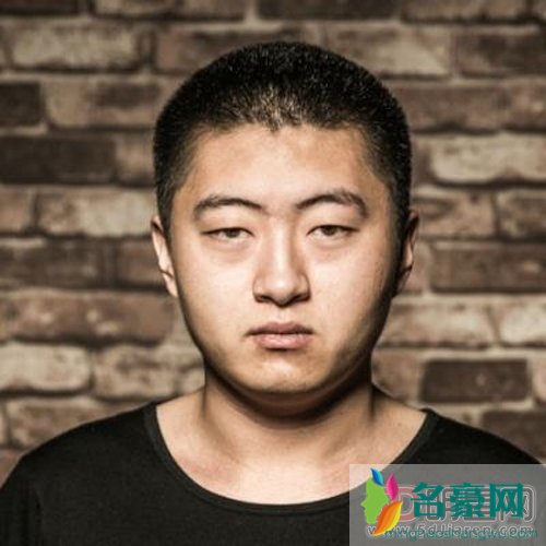 mc小洲加入帝王与离开帝王的原因 mc小洲的公司现实是干什么的